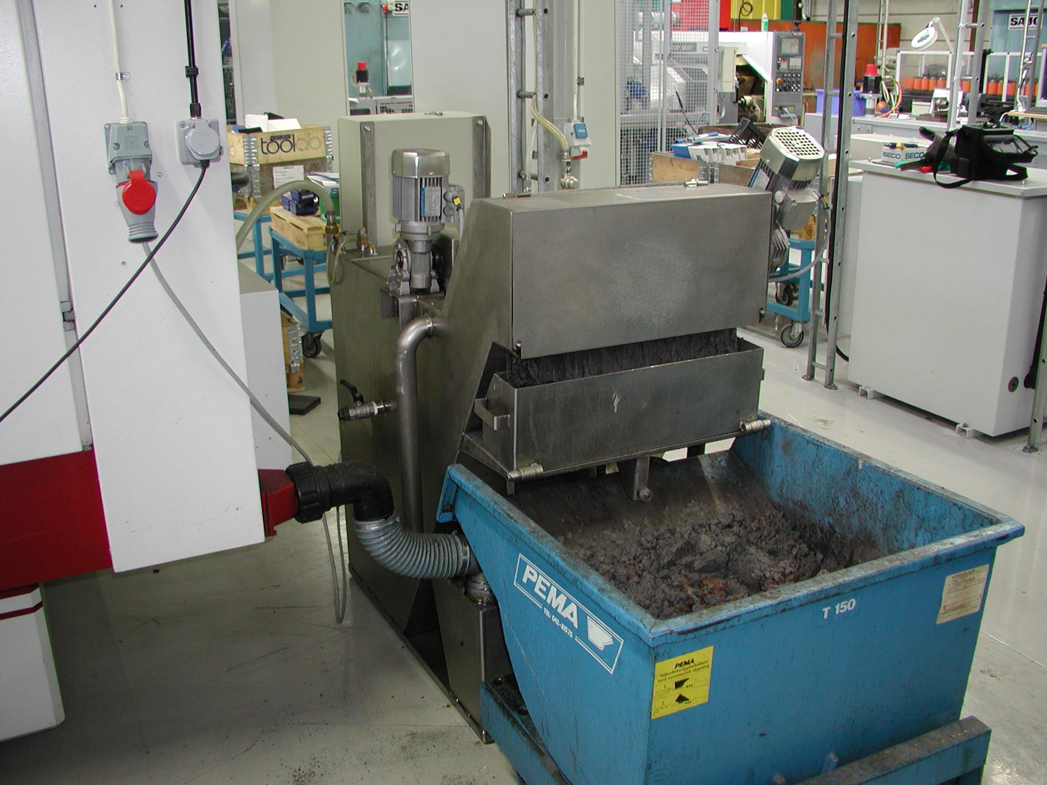 Filtration system for grinding coolants standalone grinders